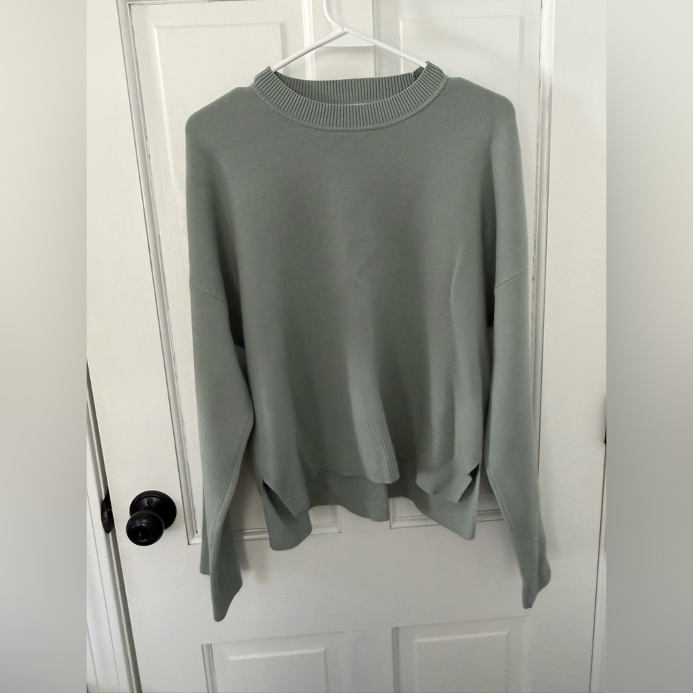 Abercrombie&Fitch earthy green oversized lightweight sweater women’s m wide cuff